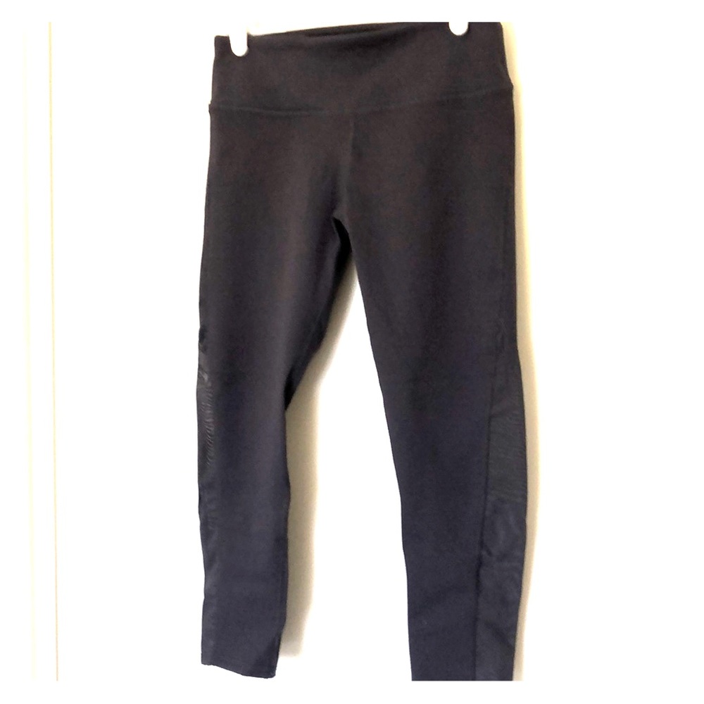 Grey mesh crops